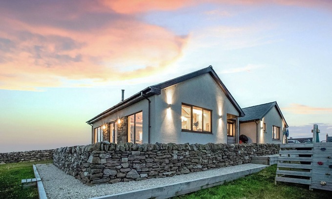 Isle of Lewis Cottage | Spacious 4-Bedroom Accommodation in Eoropie, Isle of Lewis
