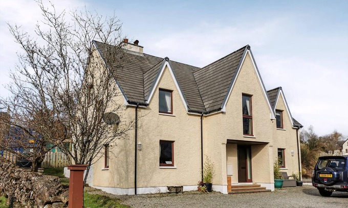 Tobermory Cottage | Discover a Family Retreat with Ocean Views on Isle of Mull