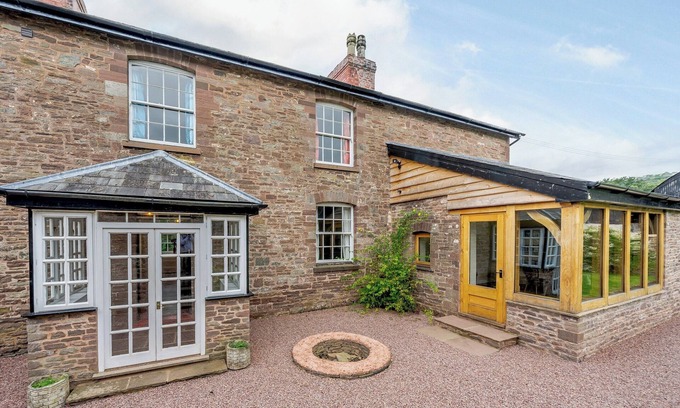 Skenfrith Cottage | Exceptional 4 Bedroom Getaway in Skenfrith, Near Monmouth
