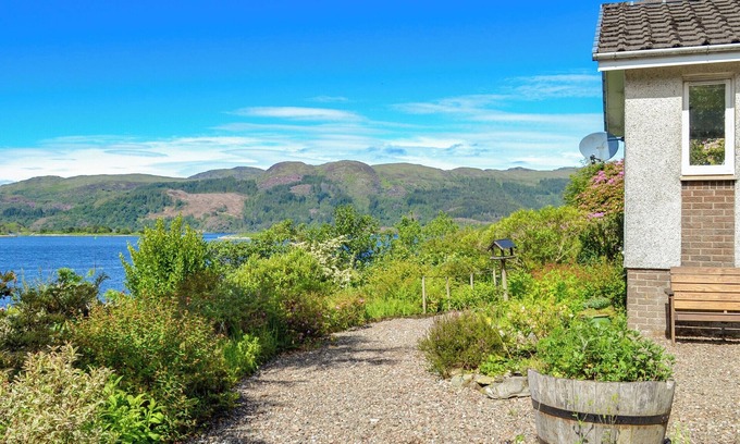 Colintraive Cottage | Cozy 4-Bedroom Retreat in Colintraive with Oceanfront View