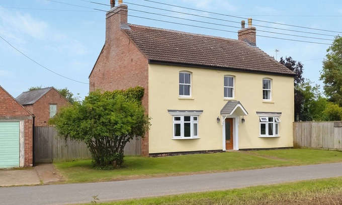 Long Sutton Cottage | 4 bedroom accommodation in Long Sutton