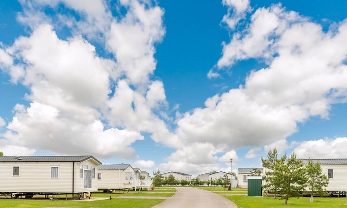 Mablethorpe Ski Chalet | Modern Four-Bedroom Lodge with Spa & Hot Tub Amenities