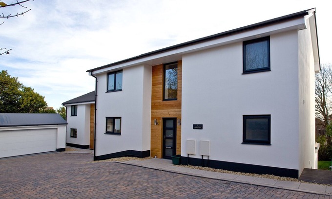 Teignmouth House | Elegant 4 Bedroom Oceanfront Retreat in Teignmouth