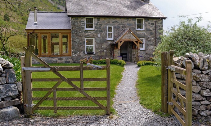Dolgellau Cottage | Family-Friendly 4 Bedroom Retreat in Llanfachreth, Near Dolgellau