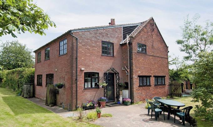 Sudbourne Cottage | Relax in a Cozy Cottage After Outdoor Adventures in Suffolk