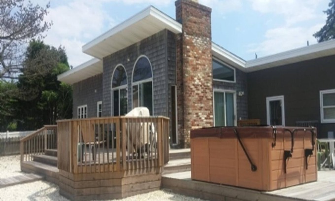 Loveladies House | Comfortable 4 Bedroom Retreat in Loveladies with Hot Tub
