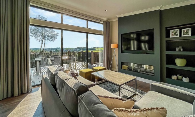 Coleford Ski Chalet | Elegant Bespoke Lodge with Spa and Hot Tub Amenities