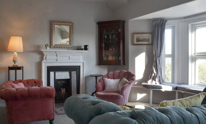 Criccieth Cottage | Perfect 4-Bedroom Getaway in Criccieth with Ocean Views