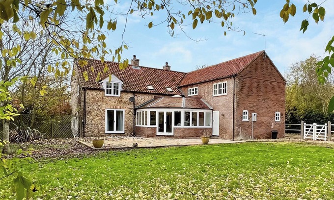 King's Lynn Cottage | Spacious 4-Bedroom Stay in Pet-Friendly Eastmoor
