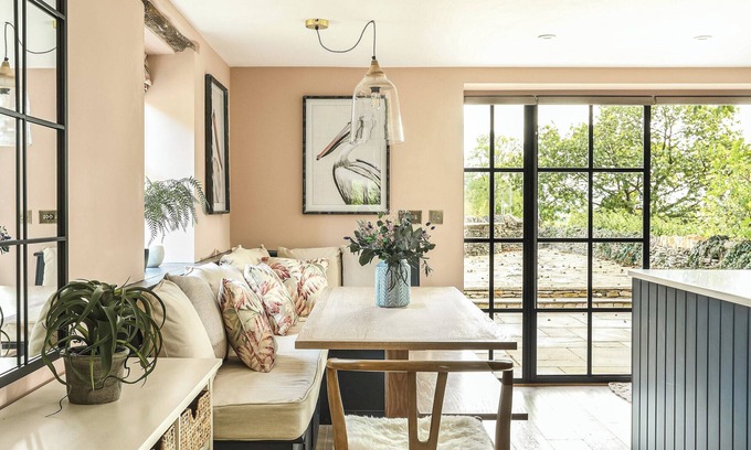 Salperton Cottage | Stunning Family Holiday Home with Breakfast & Kid-Friendly Amenities