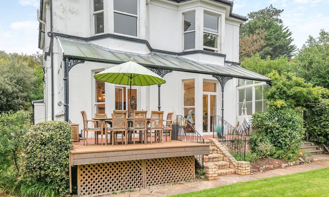 Roundham Cottage | Family-Friendly 4 Bedroom Retreat in Roundham, Near Paignton