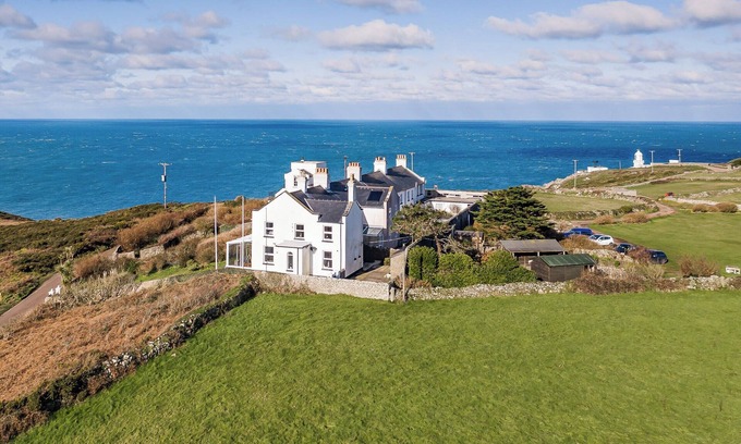 Lower Boscaswell Cottage | Oceanfront 4 Bedroom Accommodation in Penzance Awaits