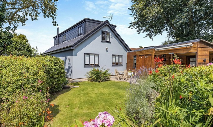 Skegness Cottage | Ideal 4-Bedroom Retreat in Hogsthorpe, Near Skegness