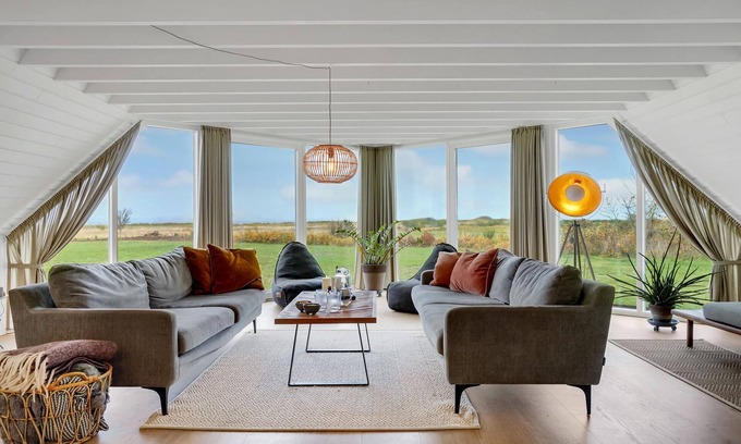 Tranekaer House | Relaxing 4 Bedroom Retreat with Ocean Views in Tranekær