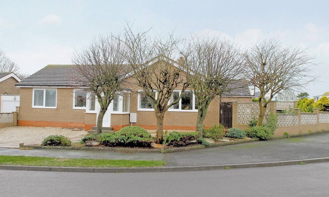 Beadnell Cottage | Ideal 4 Bedroom Retreat with Oceanfront Views in Beadnell