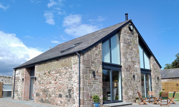Montrose Cottage | Ideal 4 Bedroom Retreat with Ocean View in Montrose