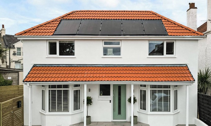 Paignton Cottage | 4 bedroom accommodation in Preston