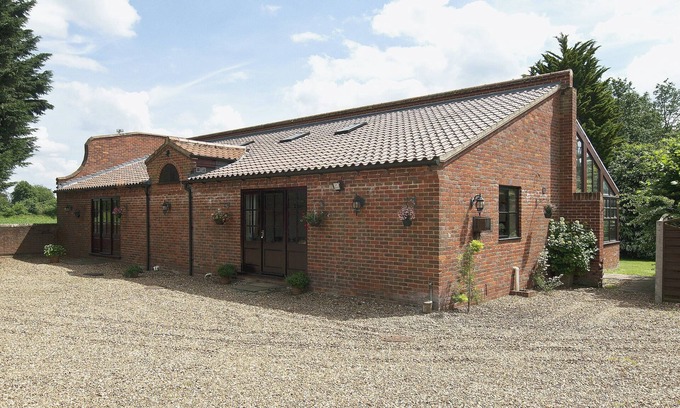 Necton Cottage | Stunning 4-Bedroom Retreat in Necton, Near Swaffham