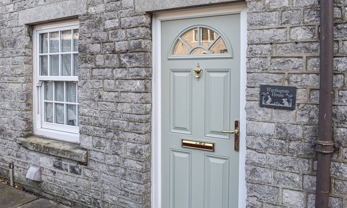 Tideswell Cottage | Ideal 4-Bedroom Stay in Buxton with Pet-Friendly Perks