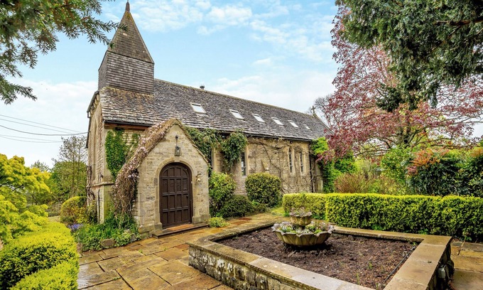 Highway Cottage | Comfortable 4 Bedroom Retreat in Hilmarton, Near Calne