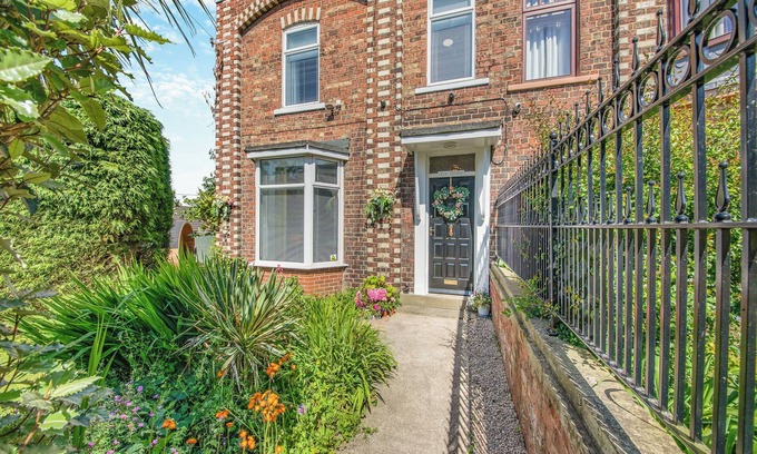 Coxhoe Cottage | Spacious 4-Bedroom Retreat in Coxhoe, Near Durham