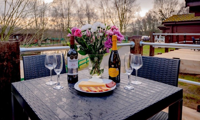 Edwinstowe Cabin | 4 bedroom accommodation in Sherwood Forest, Rufford