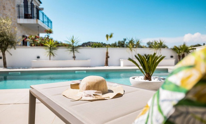 Murter House | Elegant 4-Bedroom Retreat in Murter with Oceanfront Views