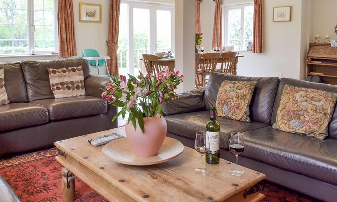 Hastings Cottage | Family-Friendly 4 Bedroom Stay in Pett - Guest Rated 9.8