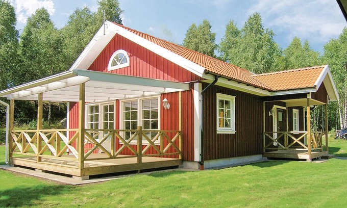 Vessigebro House | Stylish Retreat with Lake Views and Spa Amenities