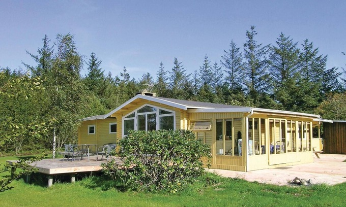 Sallingsund House | Family-Friendly 4 Bedroom Retreat in Scenic Roslev