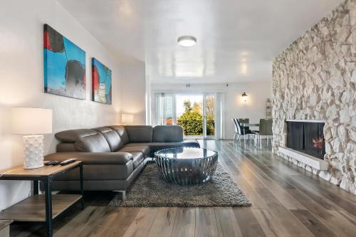 Sherman Oaks House | Family-Friendly 4 Bedroom Home Near Universal Studios