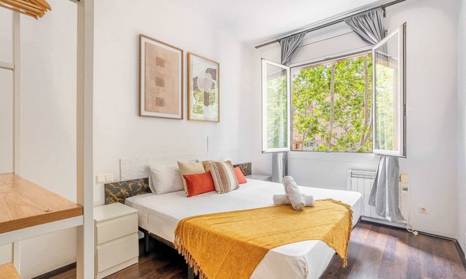 El Baix Guinardo Apartment | Family-Friendly 4-Bedroom Apartment in Gracia Village