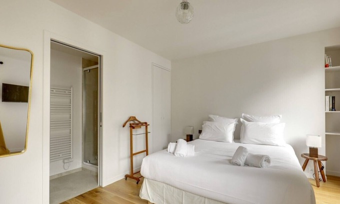 Quartier du Mail Apartment | Spacious 4 Bedroom Apartment in Paris’ Vibrant 2nd District