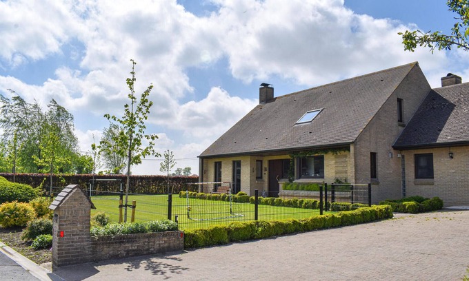Langemark House | Beautiful 4-Bedroom Accommodation with Spa in Langemark