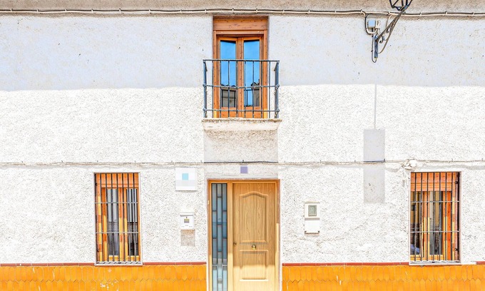 Zafarraya House | Escape to Nature: Pet-Friendly Getaway in Spain