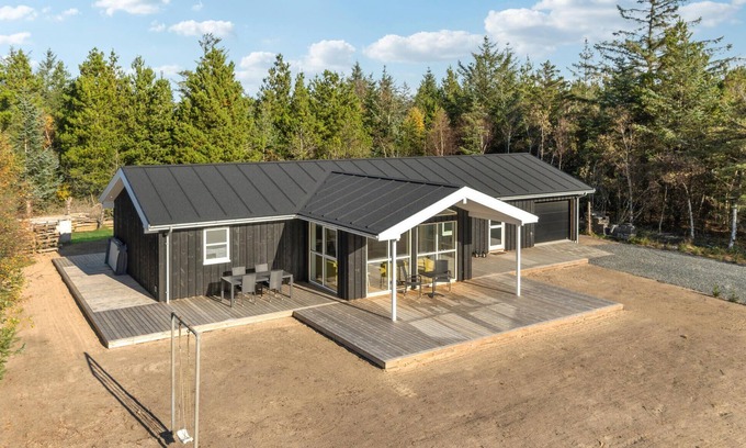 Blokhus House | Spacious 4-Bedroom Retreat with Oceanfront Views in Blokhus