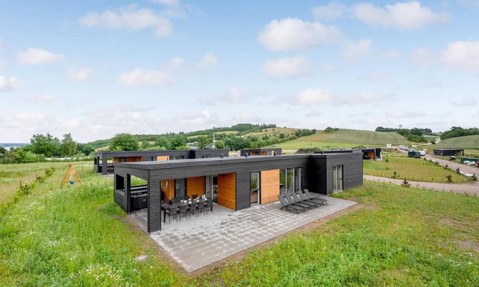 Hjarbæk House | Family-Friendly 4 Bedroom Retreat in Løgstrup with Pool