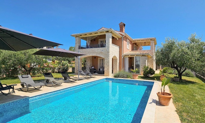Kastelir House | Family-Friendly 4 Bedroom Retreat in Kastelir with Pool