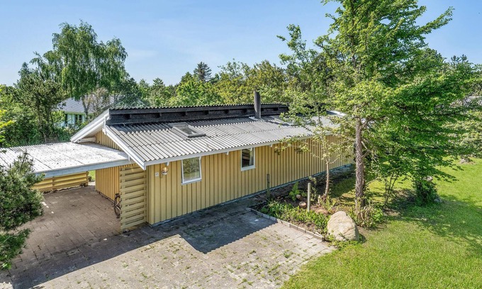 Skibby House | Family-Friendly 4 Bedroom Retreat with Lake Views in Skibby