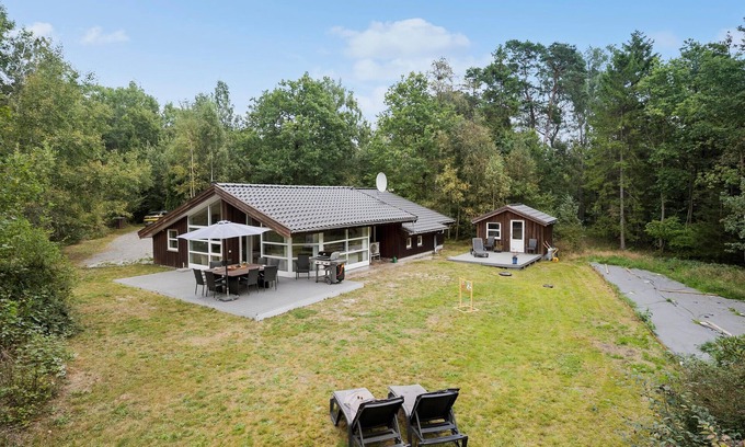 Dueodde House | Relaxing Oceanfront Retreat with Jacuzzi Near Sandy Beach