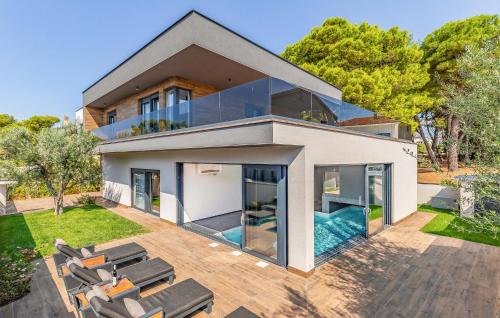 Fazana House | Impressive 4 Bedroom Home with Private Pool in Fazana