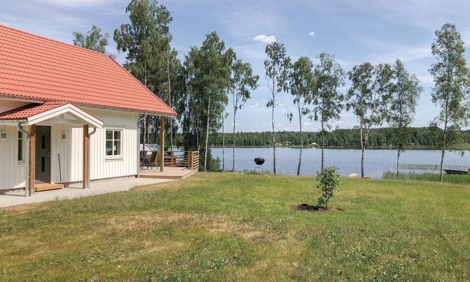 Skillingaryd House | Lakefront Cottage Retreat at Linnesjön in Starkeryd