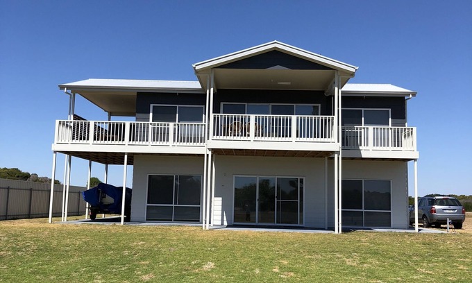 Lacepede House | Inviting 4 Bedroom Beach House with Scenic Sea Views