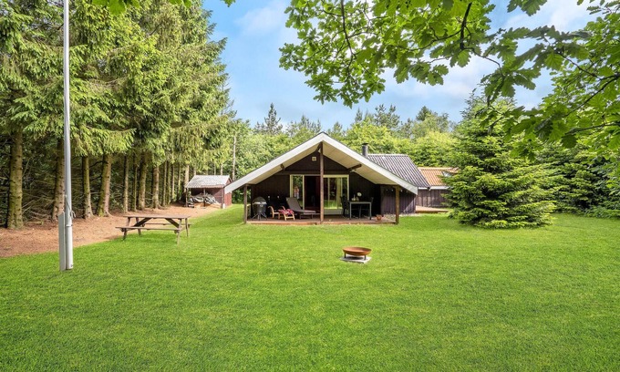 Arrild Ferieby House | Cozy Holiday Home with Large Outdoor Area & Lake Views