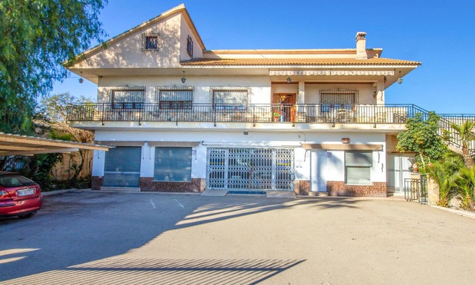 Lorca House | Authentic Cottage with Recreation and Family-Friendly Amenities