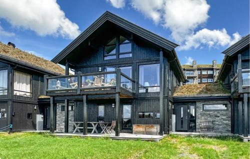 yer House | Delightful 4-Star Home in Yer with Family-Friendly Kitchen