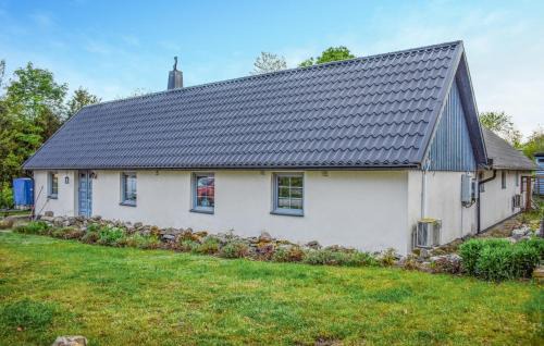 Garsnas House | Spacious 4 Bedroom Retreat in Grsns - Pet and Child Friendly