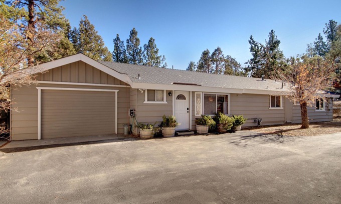 Big Bear Cabin | Dog-Friendly 4 Bedroom Cabin with Private Yard & EV Charger