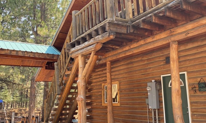 Mountain Home Cabin | 4-bedroom cabin in charming Pine Idaho with WiFi, AC, mountains, rive, lake