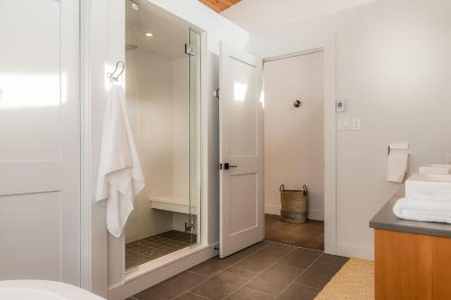 Mont-Tremblant Ski Chalet | Family-Friendly 4 Bedroom Chalet with Hot Tub in Mont-Tremblant